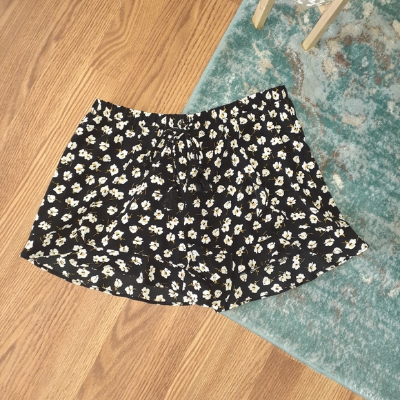 Joe B Pants - BOGO FREE❣ floral knit shorts with ruffle